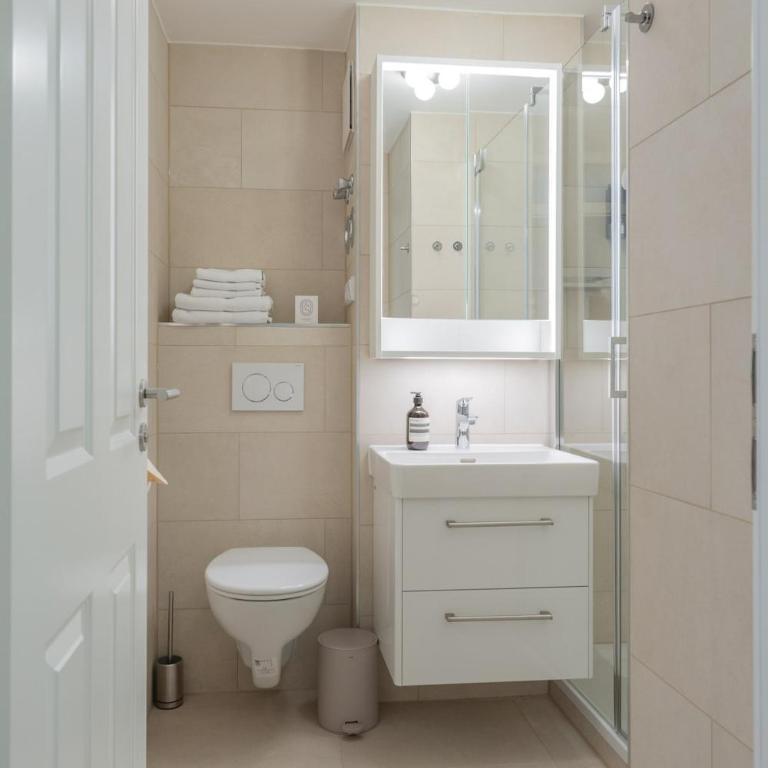 Rose 2 bedroom with balcony - Three-Bedroom Apartment - 12