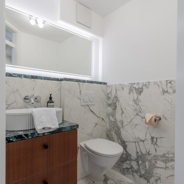 Rose 2 bedroom with balcony - Three-Bedroom Apartment - 19