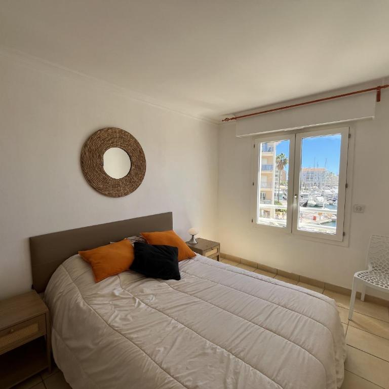 Port attache T2, 50 m2, magnifique vue port - Appartement 1 Chambre avec Balcon et Vue sur Mer - 8