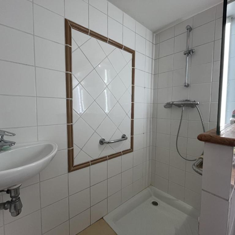 Port attache T2, 50 m2, magnifique vue port - Appartement 1 Chambre avec Balcon et Vue sur Mer - 10