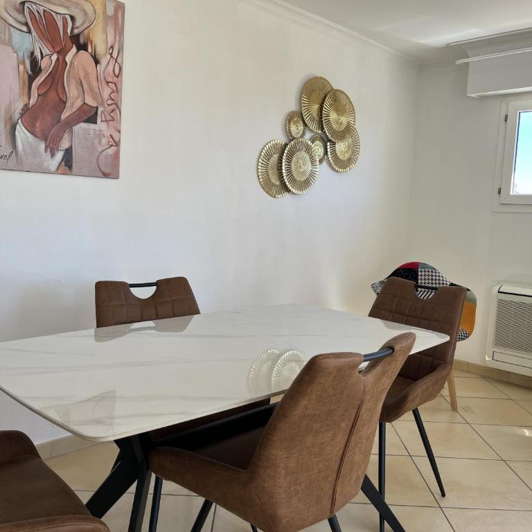 Port attache T2, 50 m2, magnifique vue port - Appartement 1 Chambre avec Balcon et Vue sur Mer - 12