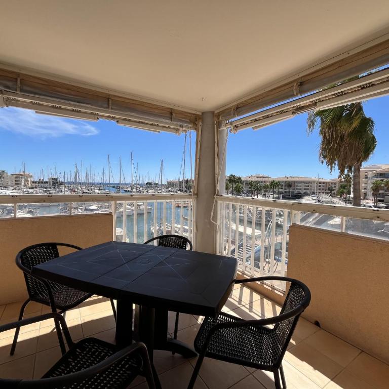 Port attache T2, 50 m2, magnifique vue port - Appartement 1 Chambre avec Balcon et Vue sur Mer - 13