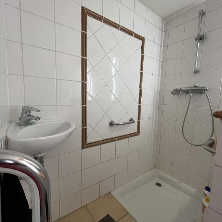 Port attache T2, 50 m2, magnifique vue port - Appartement 1 Chambre avec Balcon et Vue sur Mer - 16
