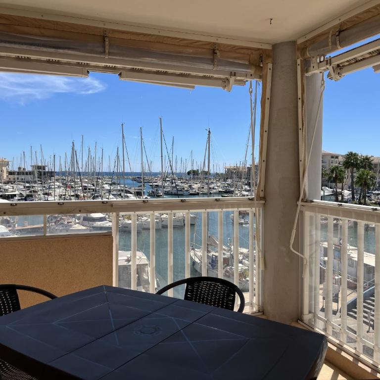 Port attache T2, 50 m2, magnifique vue port - Appartement 1 Chambre avec Balcon et Vue sur Mer - 19