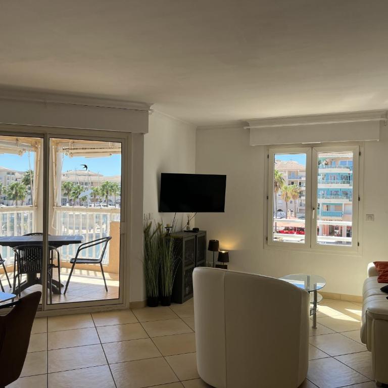 Port attache T2, 50 m2, magnifique vue port - Appartement 1 Chambre avec Balcon et Vue sur Mer - 22