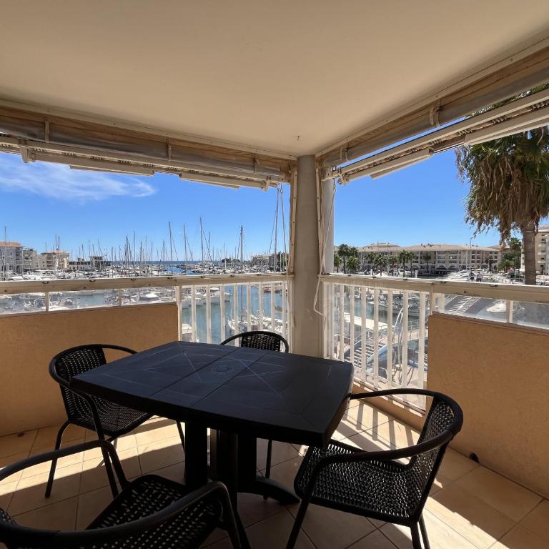 Port attache T2, 50 m2, magnifique vue port - Appartement 1 Chambre avec Balcon et Vue sur Mer - 25