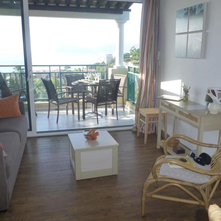 Sea views and beautiful pool - Apartment - 2