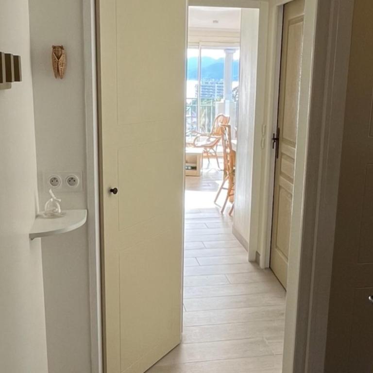 Sea views and beautiful pool - Apartment - 4