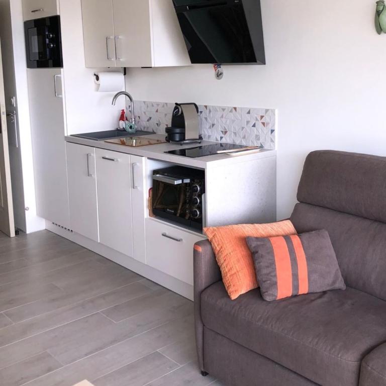 Sea views and beautiful pool - Apartment - 6