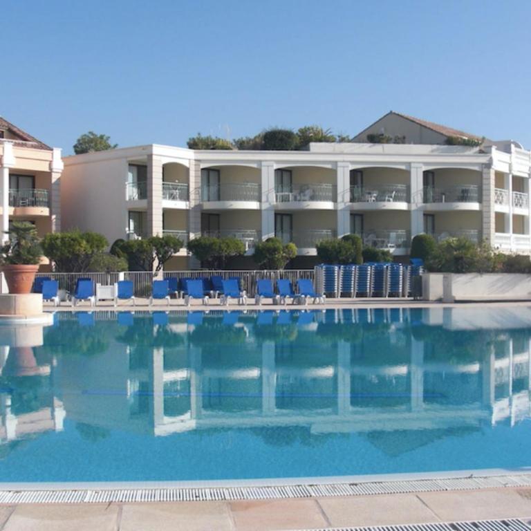 Sea views and beautiful pool - Apartment - 19
