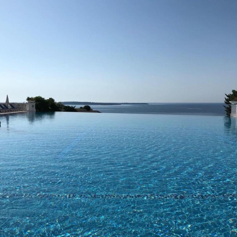 Sea views and beautiful pool - Apartment - 25