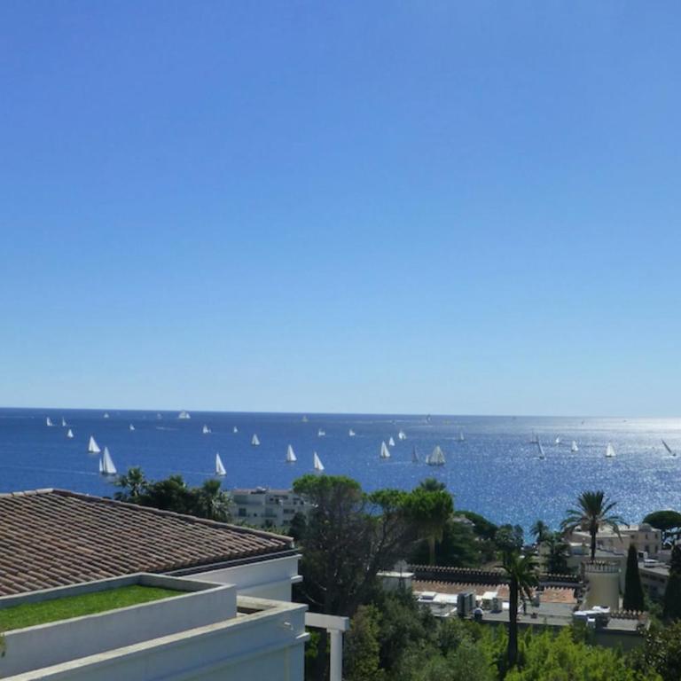 Sea views and beautiful pool - Apartment - 32