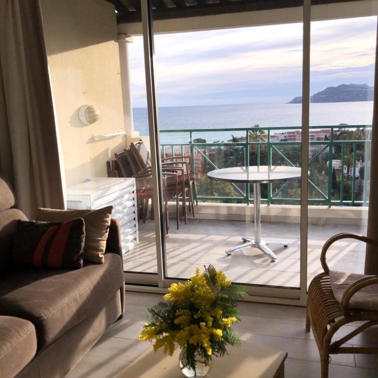 Sea views and beautiful pool - Apartment - 12