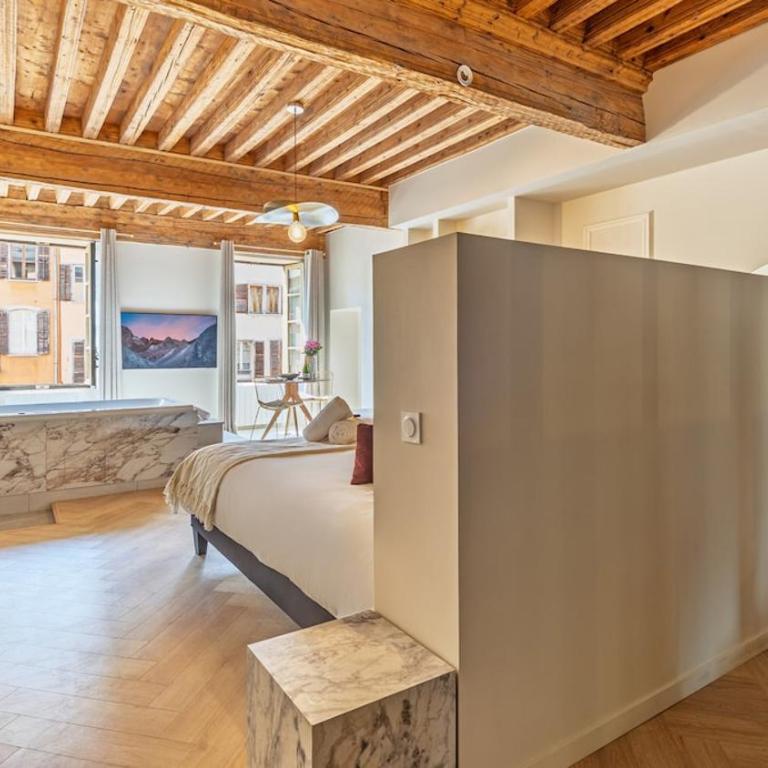 Pure Haven - Luxury Suite - Old Chambéry - One-Bedroom Apartment - 8