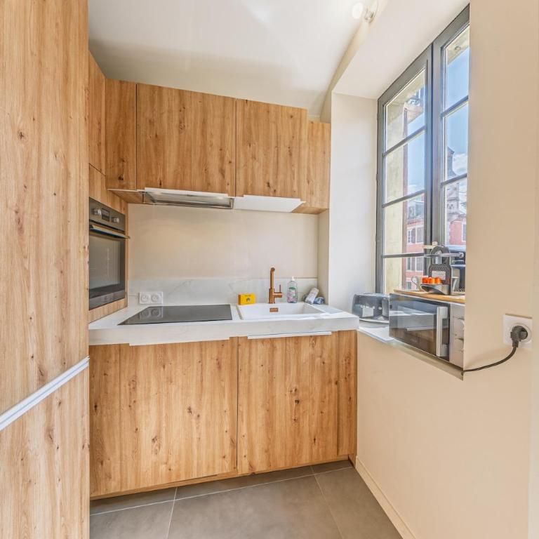 Pure Haven - Luxury Suite - Old Chambéry - One-Bedroom Apartment - 12