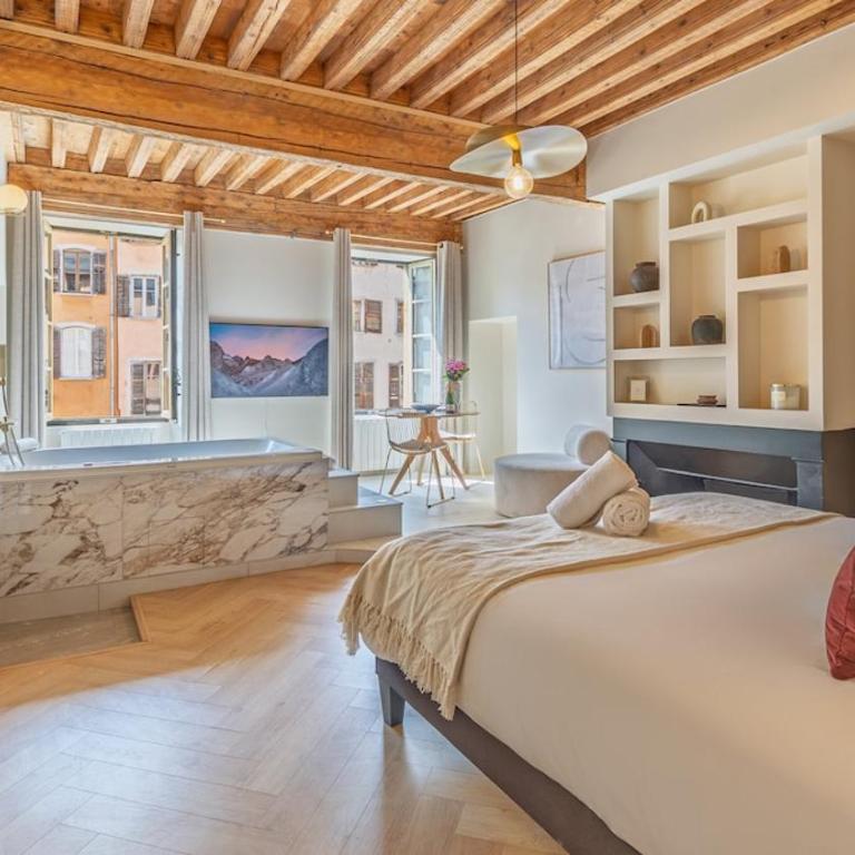 Pure Haven - Luxury Suite - Old Chambéry - One-Bedroom Apartment - 2