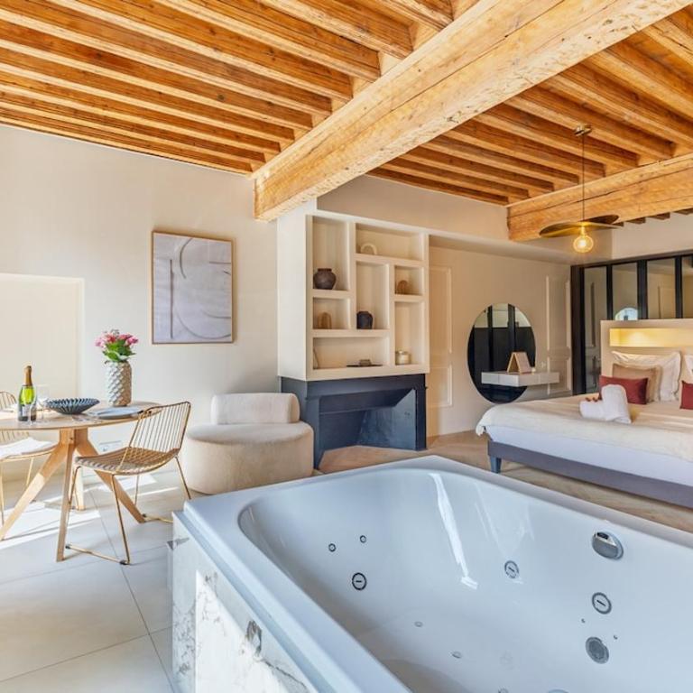Pure Haven - Luxury Suite - Old Chambéry - One-Bedroom Apartment - 6