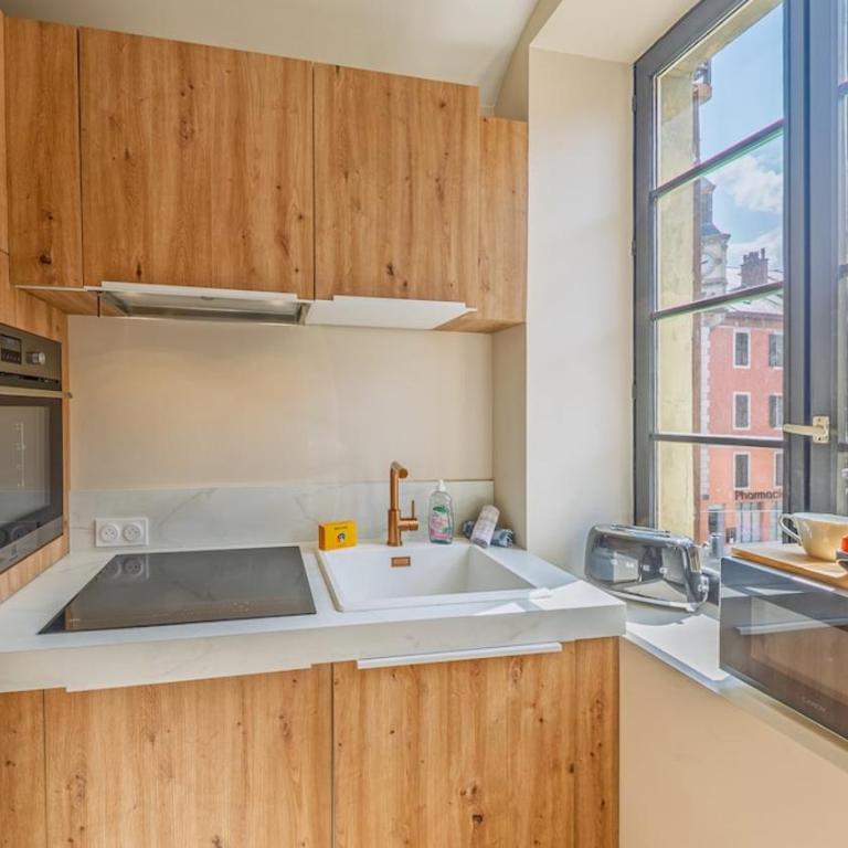 Pure Haven - Luxury Suite - Old Chambéry - One-Bedroom Apartment - 14