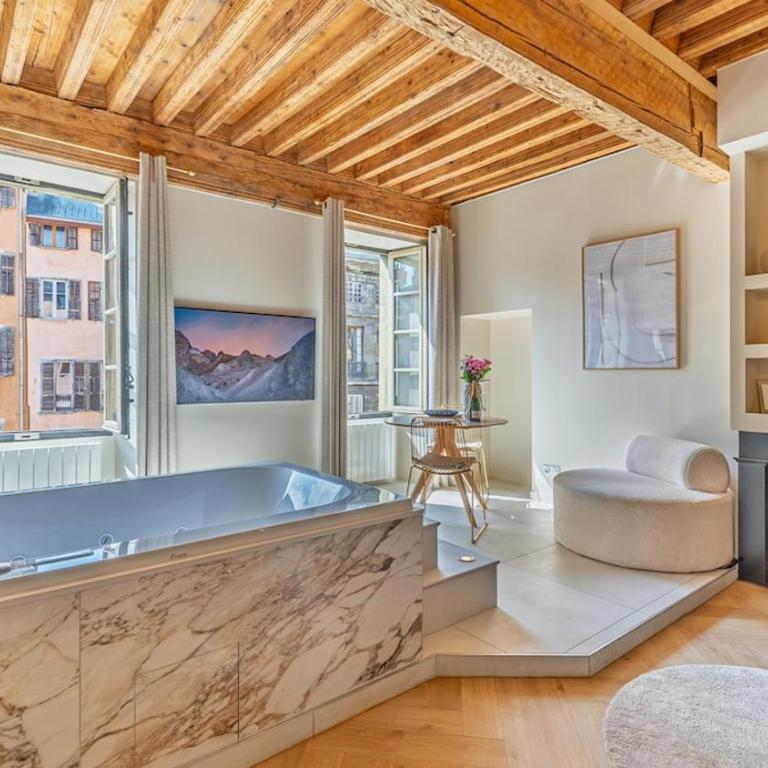 Pure Haven - Luxury Suite - Old Chambéry - One-Bedroom Apartment - 4