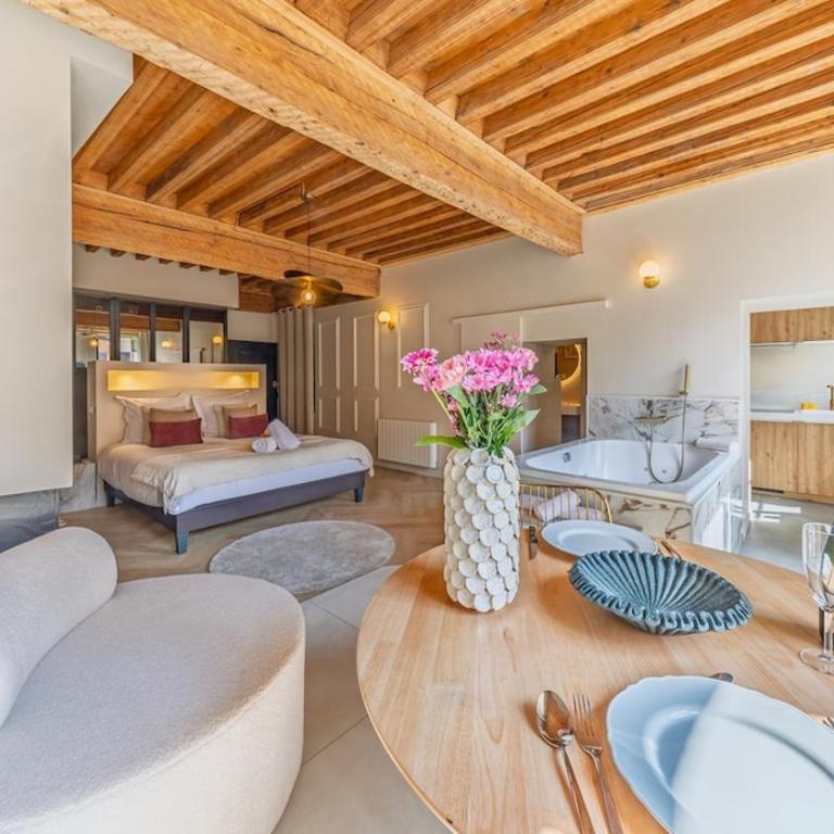 Pure Haven - Luxury Suite - Old Chambéry - One-Bedroom Apartment - 9