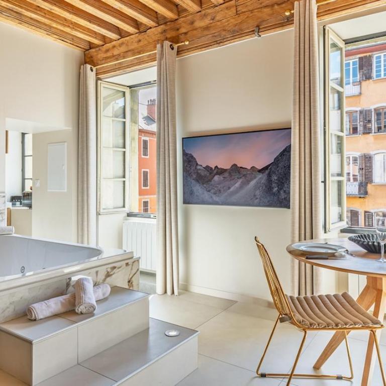 Pure Haven - Luxury Suite - Old Chambéry - One-Bedroom Apartment - 18