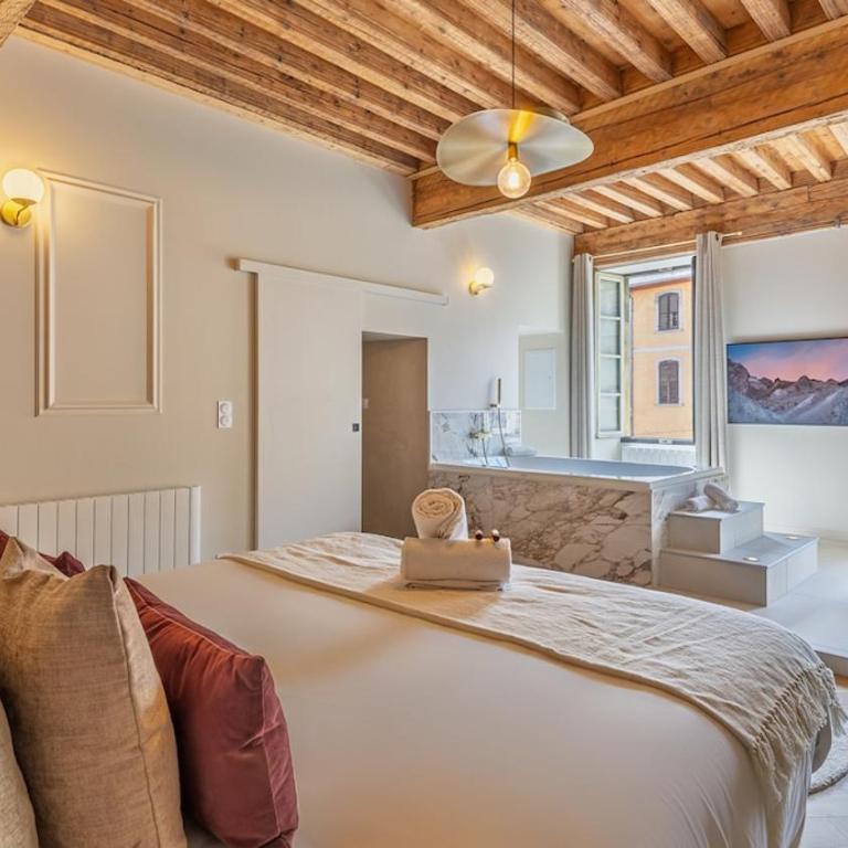 Pure Haven - Luxury Suite - Old Chambéry - One-Bedroom Apartment - 15