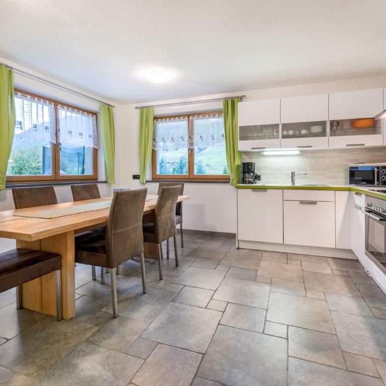 Alpen Living - 2 Stock - Appartamento Deluxe con 2 Camere da Letto e Vista Giardino - 3