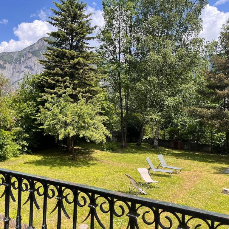 Cycle Friendly La Maison de la Tour Bourg d 'Oisans - Maison 5 Chambres - 35
