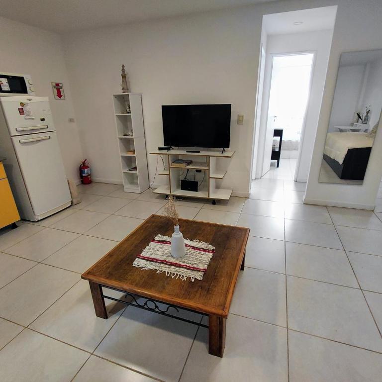 Victoria Plaza - One-Bedroom Apartment - 11