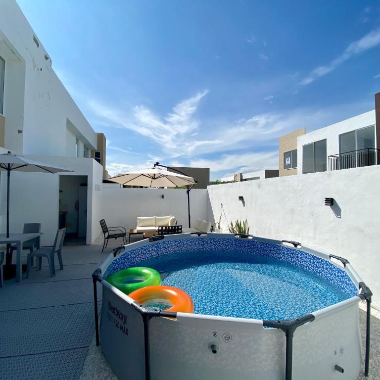 Casa en condominio en Ricaurte - Three-Bedroom House - 1