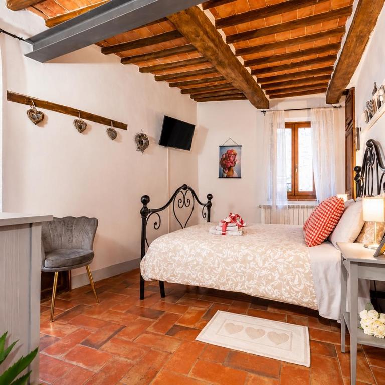 La Casina in Via Fiorita Centro Storico Montepulciano - One-Bedroom Apartment - 2