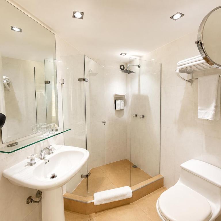 Hotel Egina Bogotá - Habitación Doble - 2 camas - 4