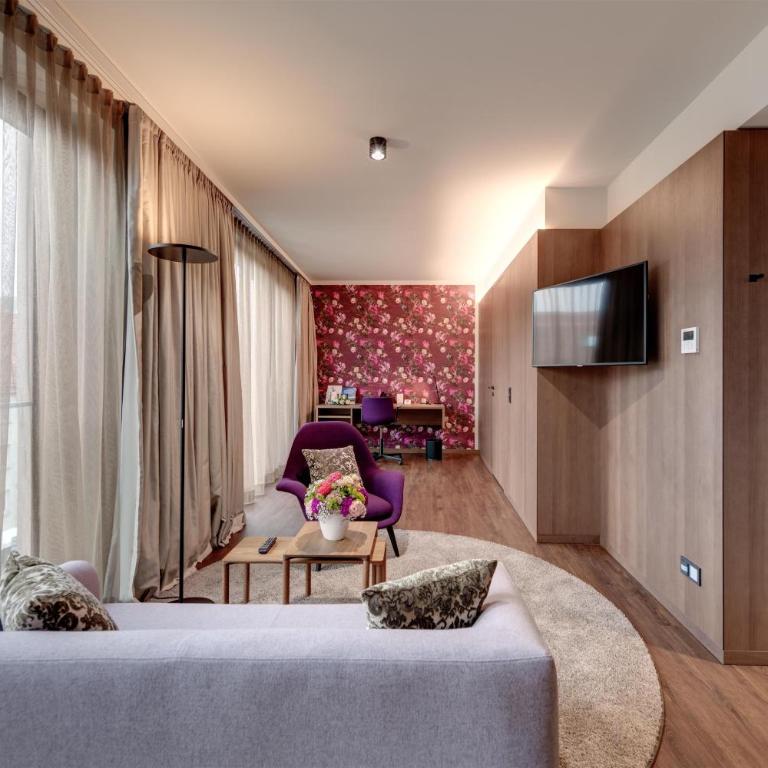 Best Western Premier Hotel Rebstock - Suite mit 1 Schlafzimmer mit Kingsize-Bett – Nebengebäude - 1