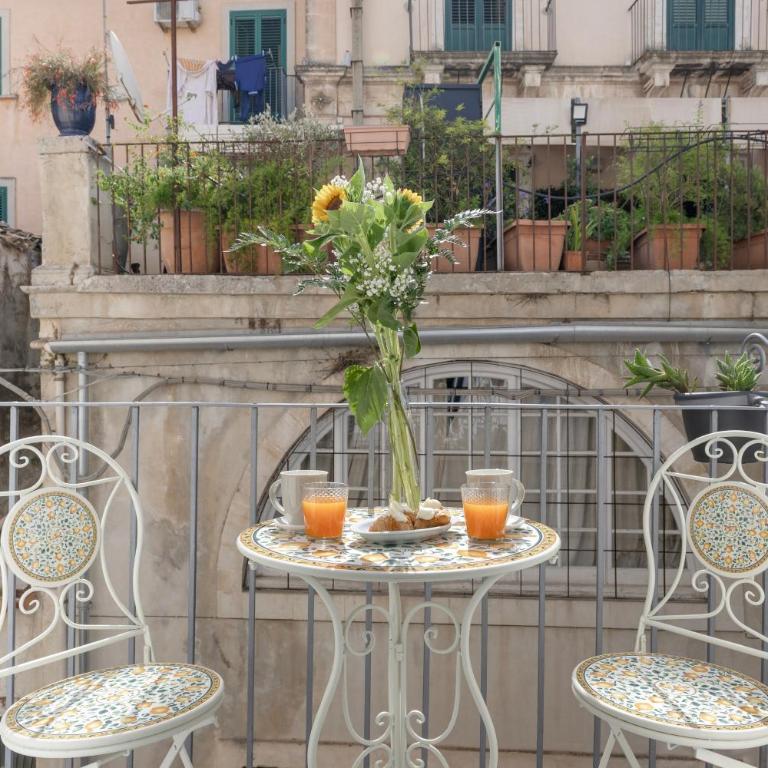 La Chicca nel Barocco - Superior One-Bedroom Apartment with Balcony - 1