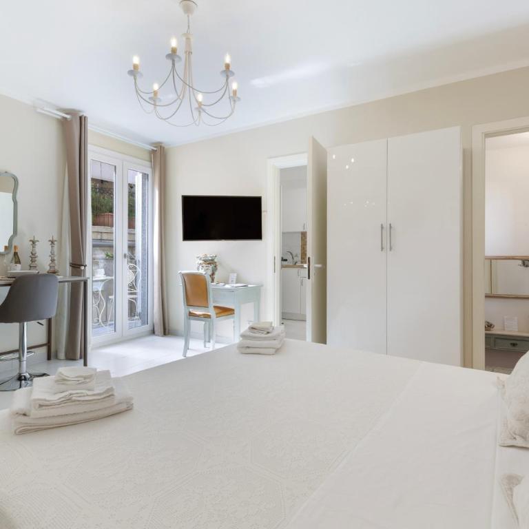 La Chicca nel Barocco - Superior One-Bedroom Apartment with Balcony - 5