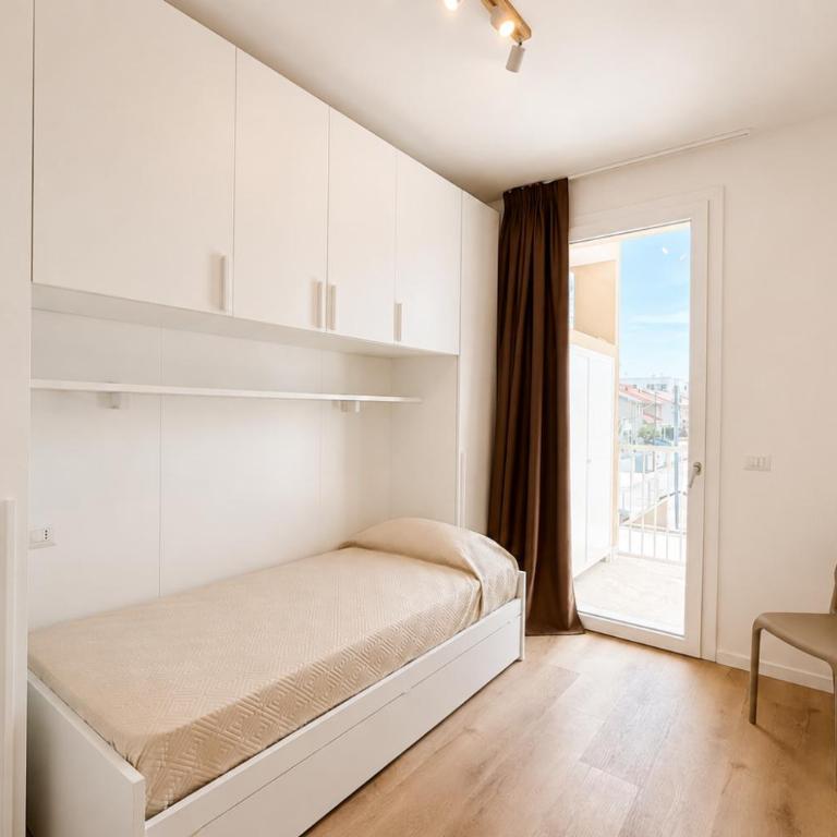Residence Wave Island - Carraro Immobiliare - Family Apartments - Two-Bedroom Apartment with Pool View - 17