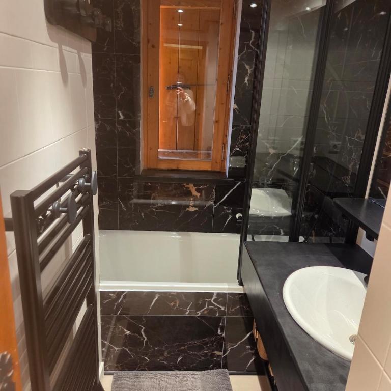 Courchevel 4 person apartment with garage - Apartamento de 2 dormitorios con terraza - 4