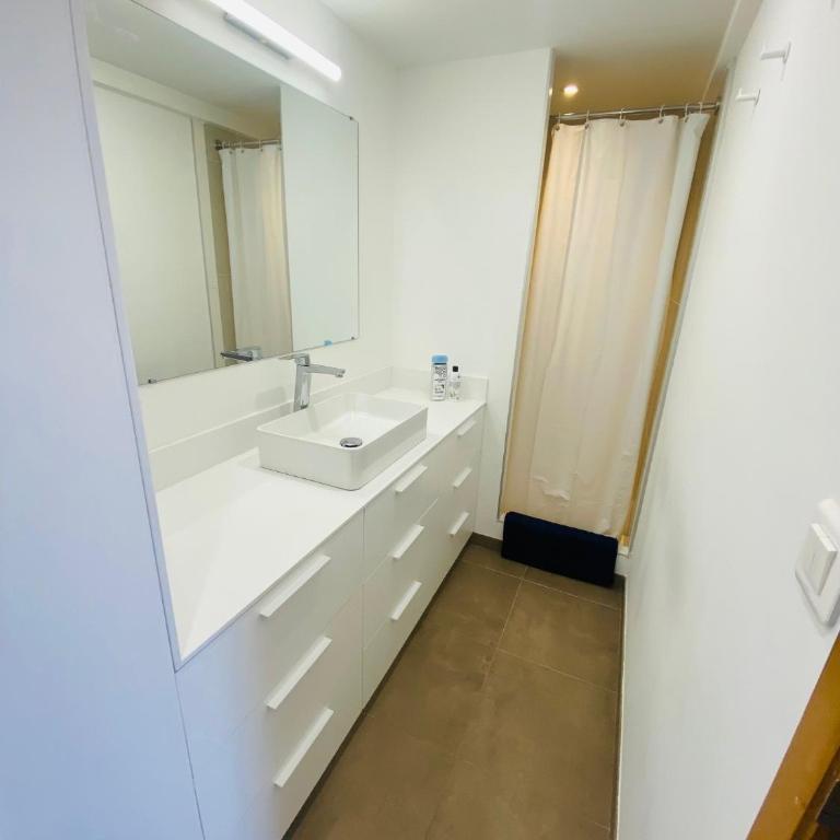 Petite maison dans la colline à 2kms de la mer - Maison 2 Chambres - 9