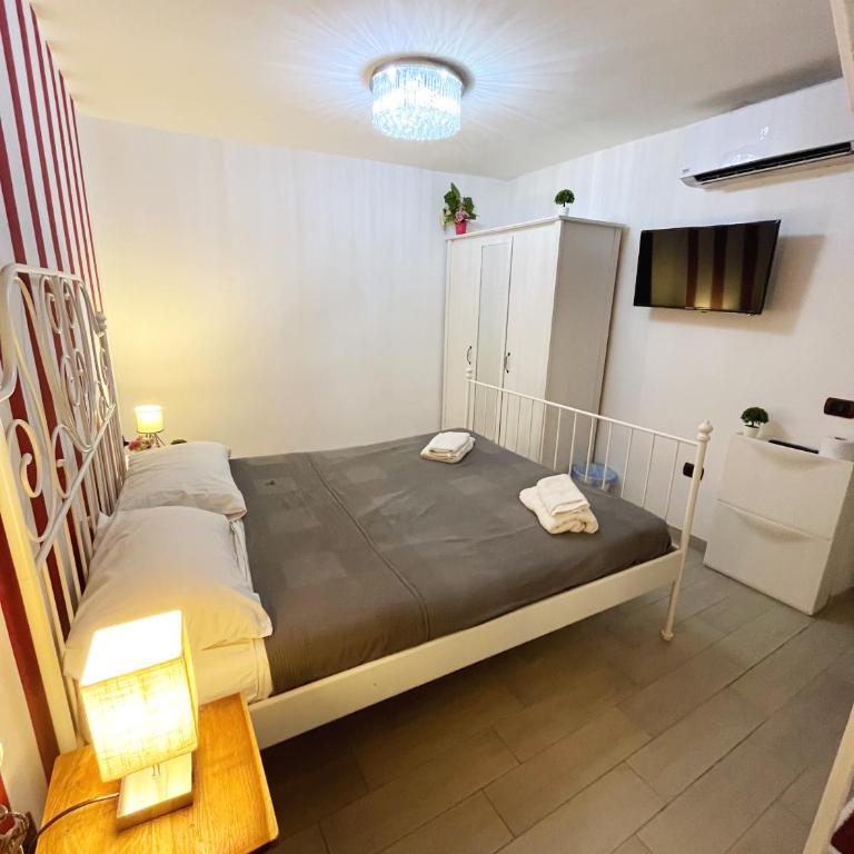Vecchia Napoli Purgatorio - Camera Matrimoniale con Bagno Privato - 9
