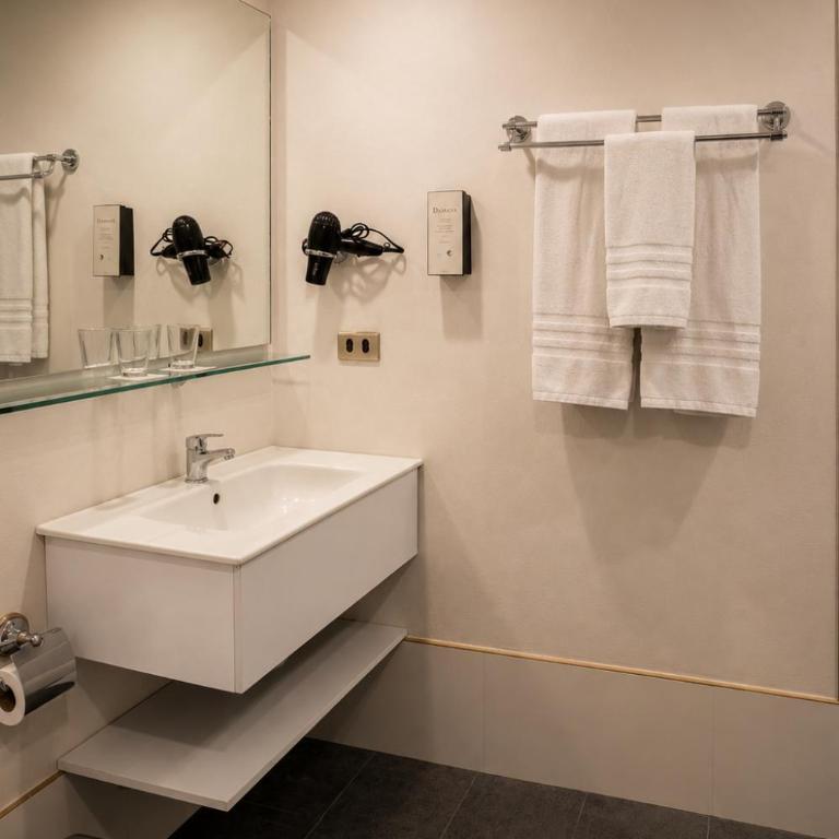 Hotel Egina Medellin - Suite con balcón - 18
