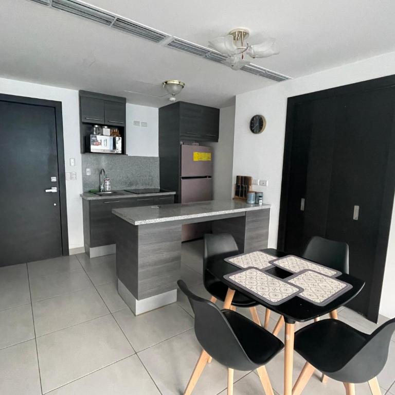 Departamento Moderno 2 dormitorios con baños, Parqueo, Seguridad - Apartamento de 2 dormitorios - 1