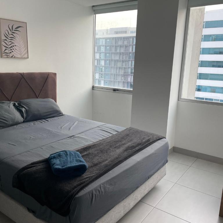 Departamento Moderno 2 dormitorios con baños, Parqueo, Seguridad - Apartamento de 2 dormitorios - 4