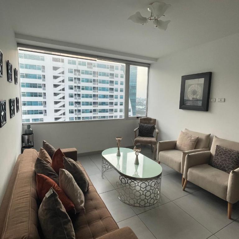 Departamento Moderno 2 dormitorios con baños, Parqueo, Seguridad - Apartamento de 2 dormitorios - 6