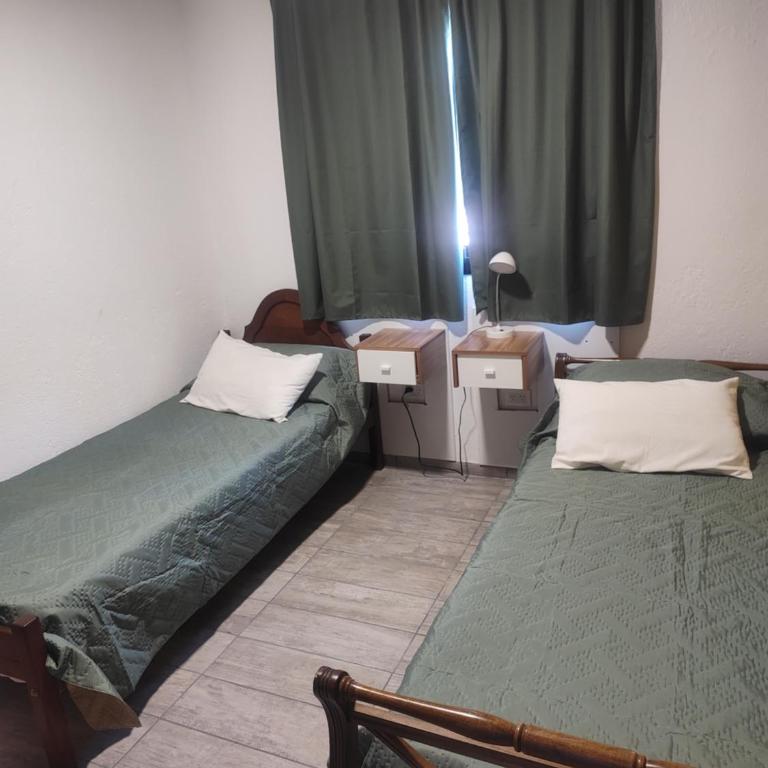 Casa en las sierras de Córdoba con Deck , Parrilla y estacionamiento - Casa de 2 dormitorios - 12
