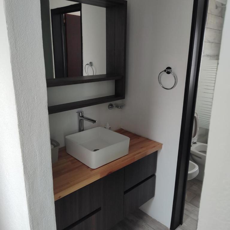 Casa en las sierras de Córdoba con Deck , Parrilla y estacionamiento - Casa de 2 dormitorios - 15