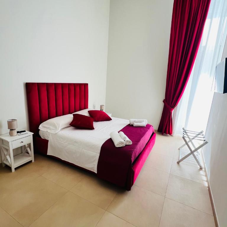 Alla Corte dei Fiumara - King Room with Balcony - 4