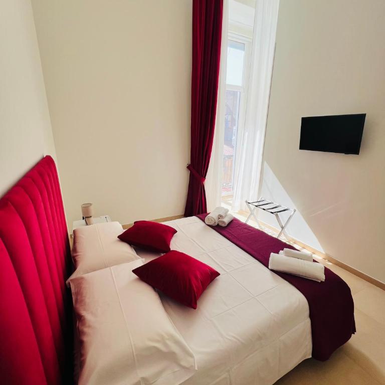 Alla Corte dei Fiumara - King Room with Balcony - 6