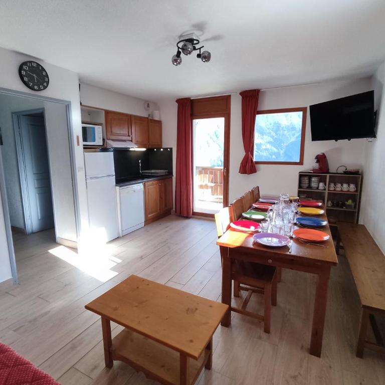 Bel appartement 4 pièces 10 personnes - proche pistes - superbe vue - 2 balcons - Apartment mit 3 Schlafzimmern und Bergblick - 1