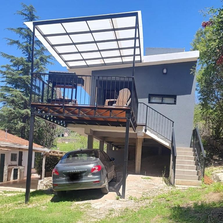 Casa en las sierras de Córdoba con Deck , Parrilla y estacionamiento - Casa de 2 dormitorios - 1