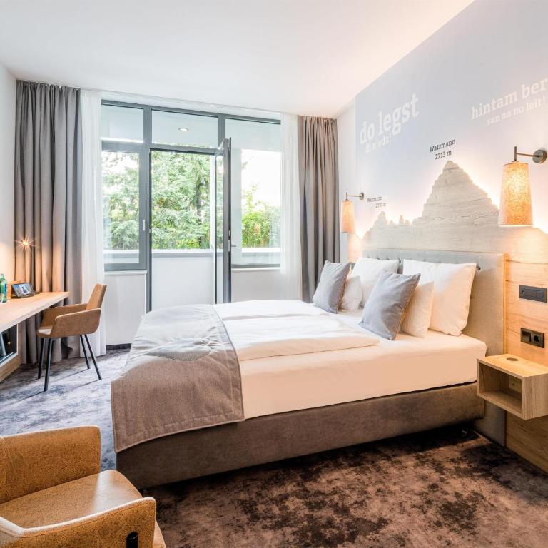 Best Western Hotel Arabellapark Muenchen - Executive Junior Suite mit ebenerdiger Dusche und Balkon - 1